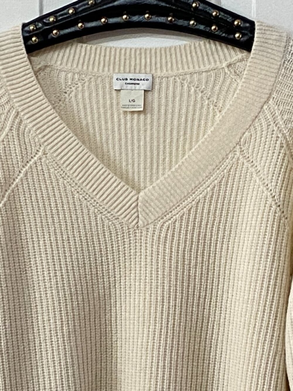 Club Monaco 100% Cashmere Sz L Womens Ivory Sweater V-Neck Long Sleeve - Picture 2 of 10